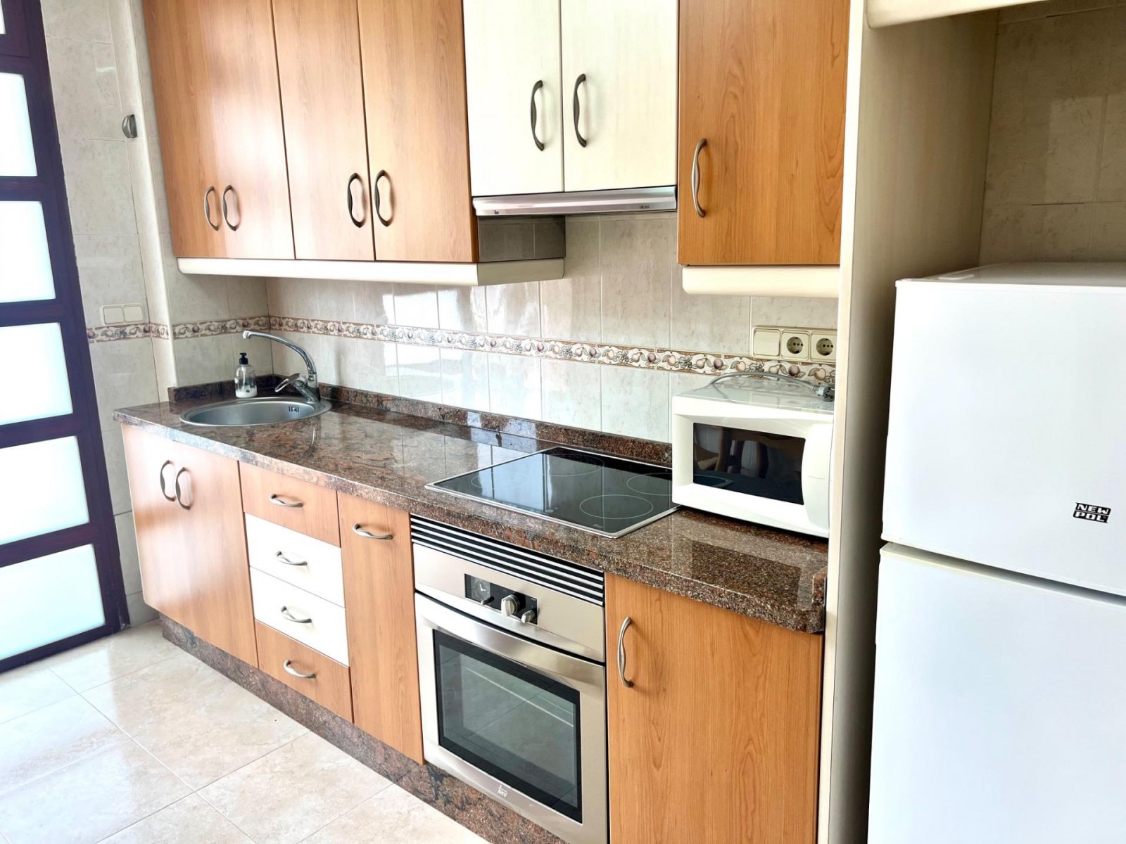 Erdgeschoss-Wohnung mit 3 Schlafzimmern, 1 Bad, großer Terrasse und Kfz-Stellplatz nur 20 m vom Strand