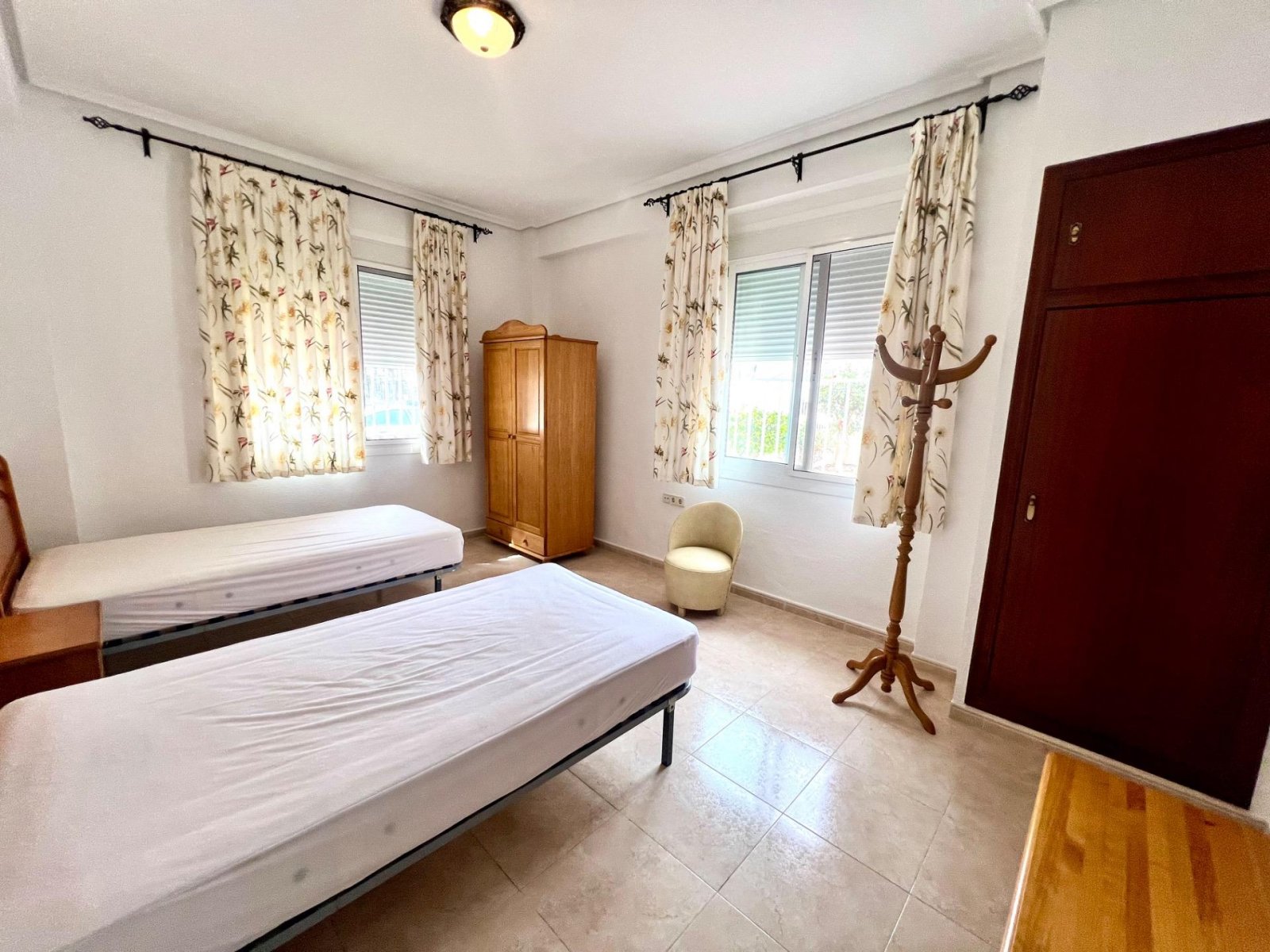 Erdgeschoss-Wohnung mit 3 Schlafzimmern, 1 Bad, großer Terrasse und Kfz-Stellplatz nur 20 m vom Strand