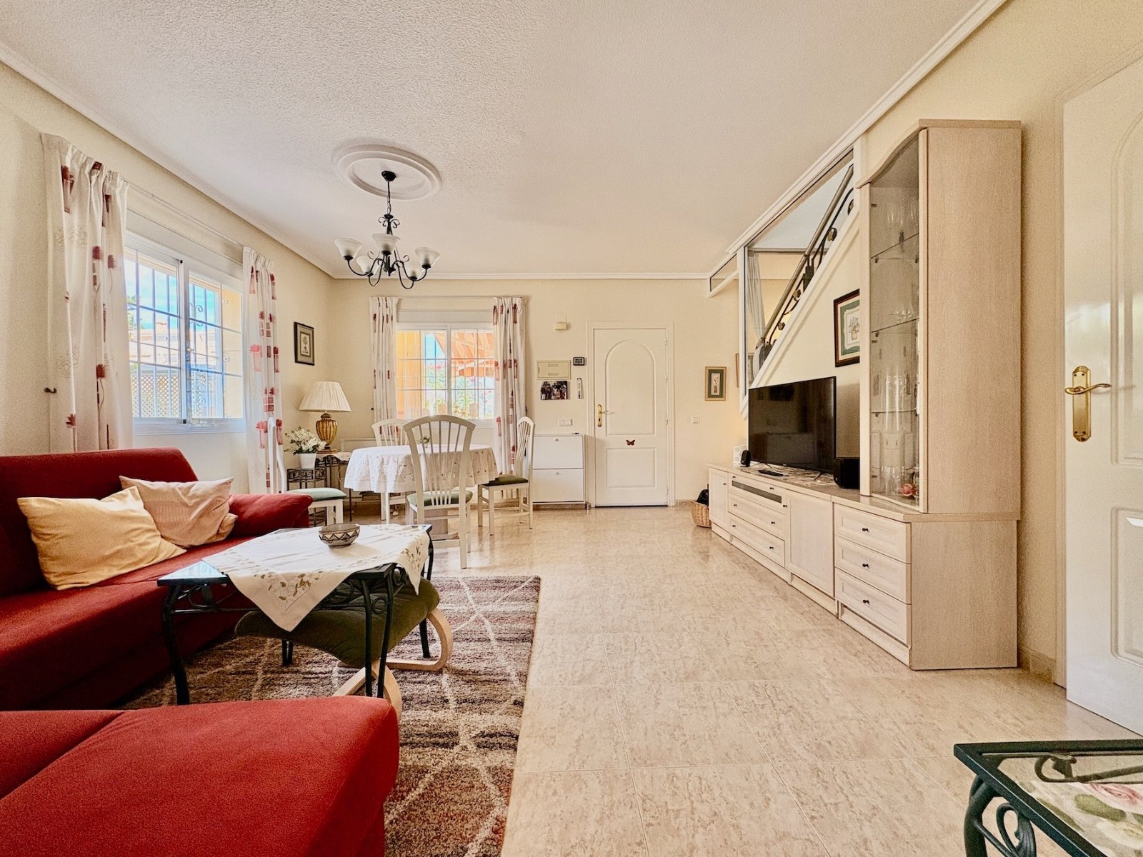 Endreihenhaus mit 3 Schlafzimmern, 2 Bädern, Klimaanlage und Gemeinschaftspool