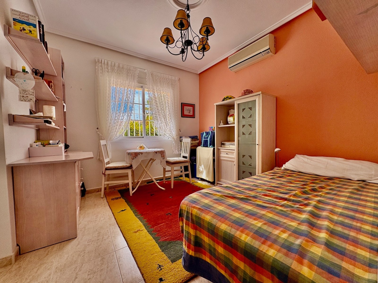 Endreihenhaus mit 3 Schlafzimmern, 2 Bädern, Klimaanlage und Gemeinschaftspool