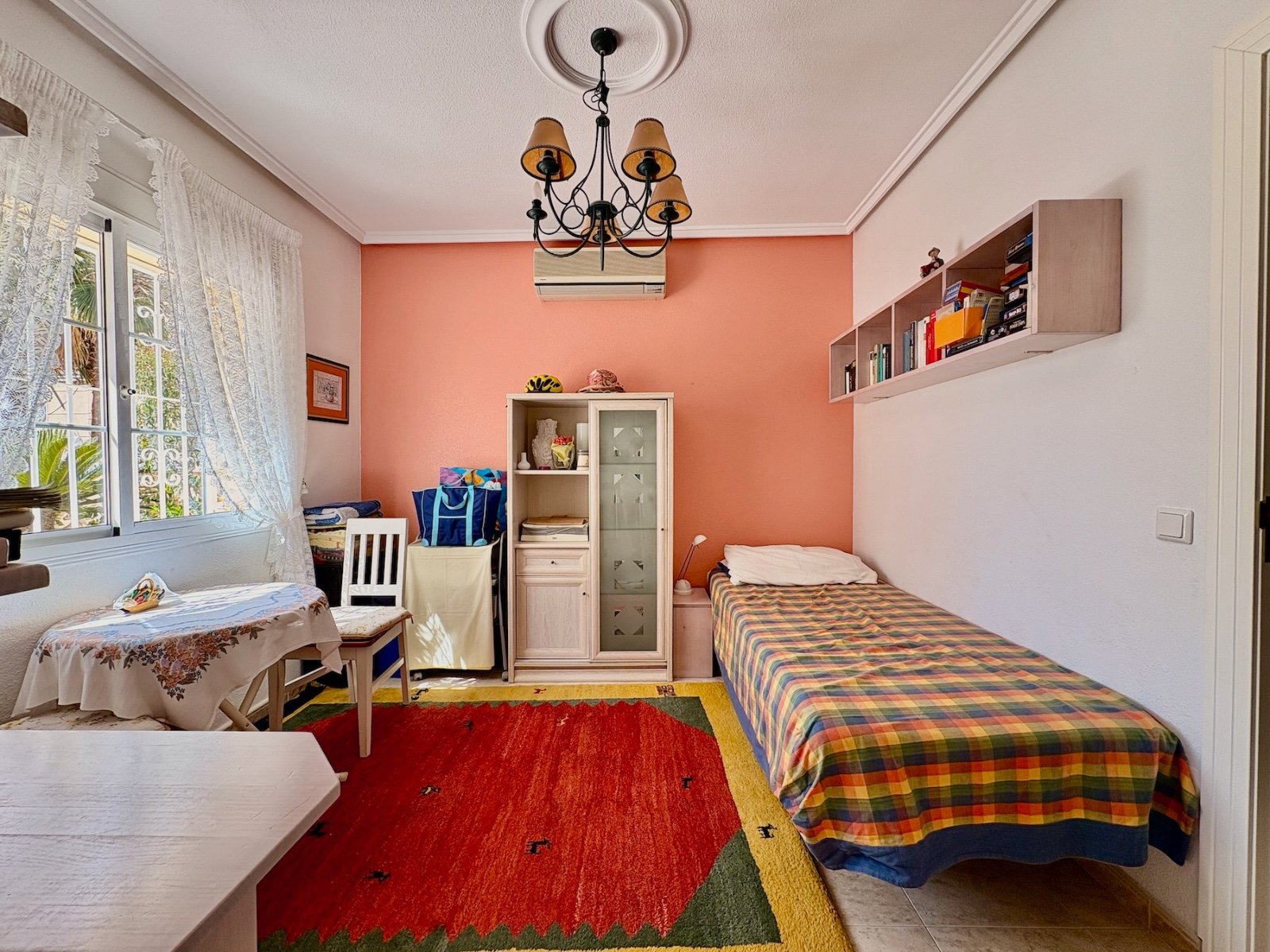 Endreihenhaus mit 3 Schlafzimmern, 2 Bädern, Klimaanlage und Gemeinschaftspool