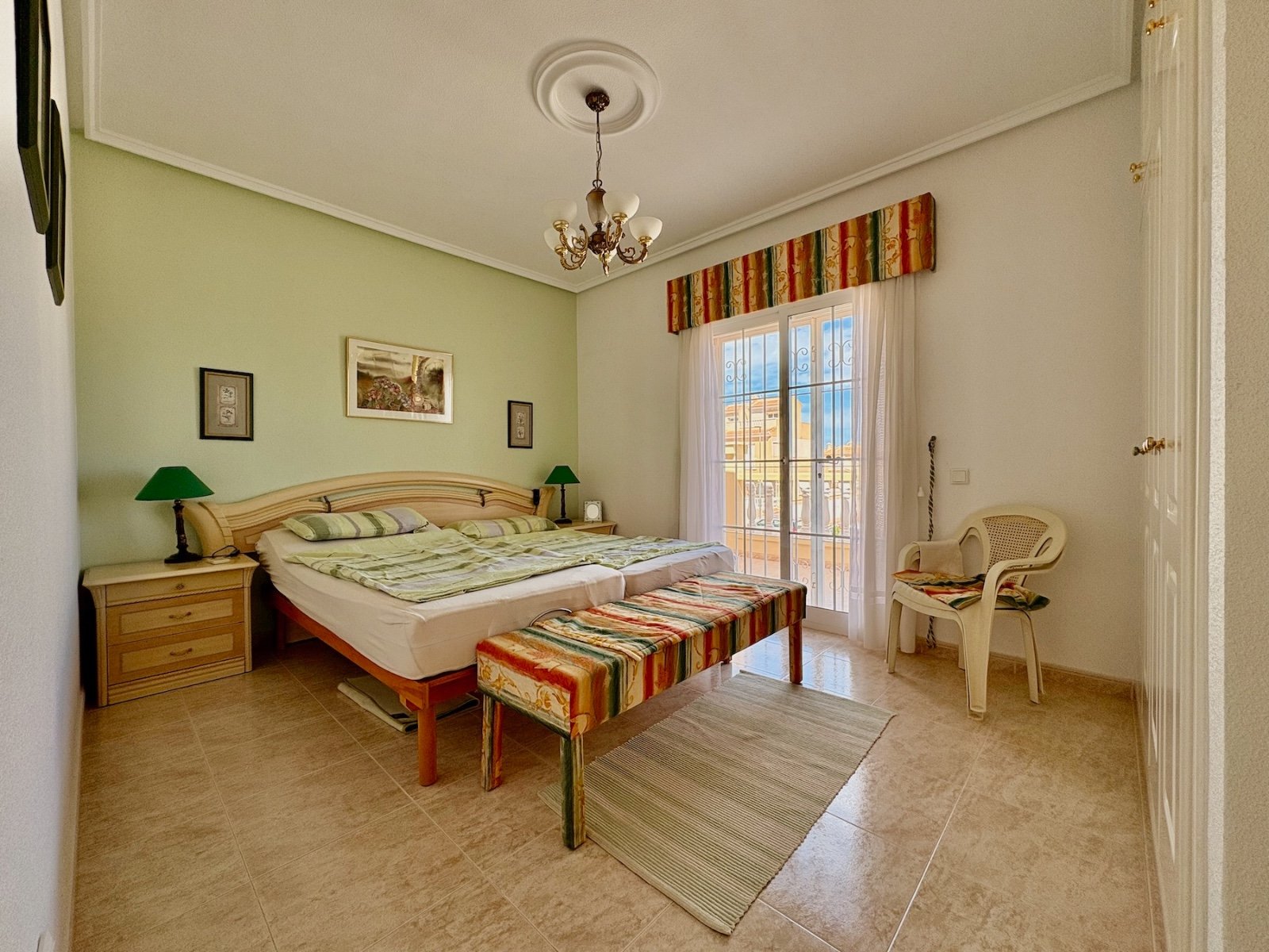 Endreihenhaus mit 3 Schlafzimmern, 2 Bädern, Klimaanlage und Gemeinschaftspool