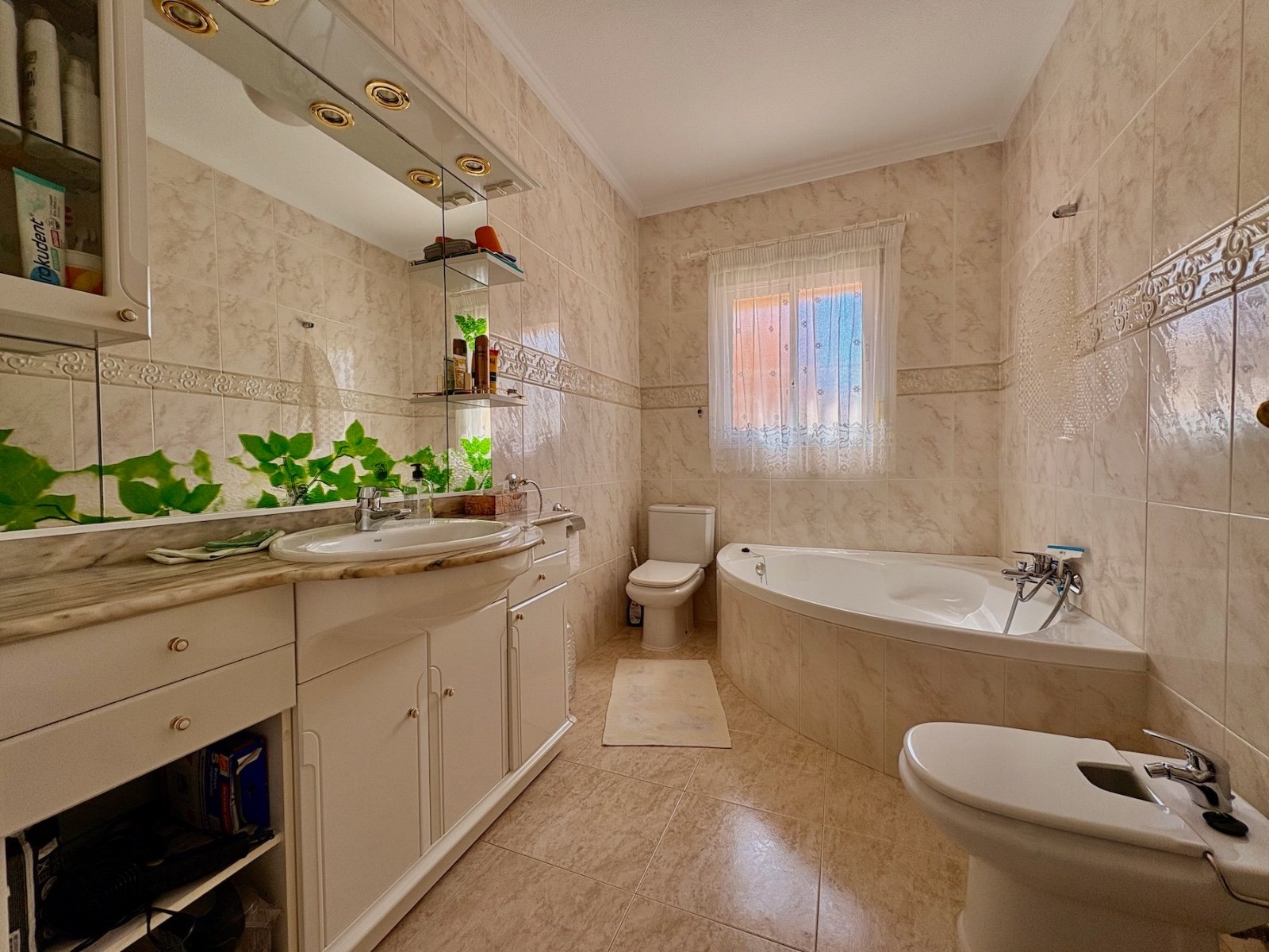 Endreihenhaus mit 3 Schlafzimmern, 2 Bädern, Klimaanlage und Gemeinschaftspool