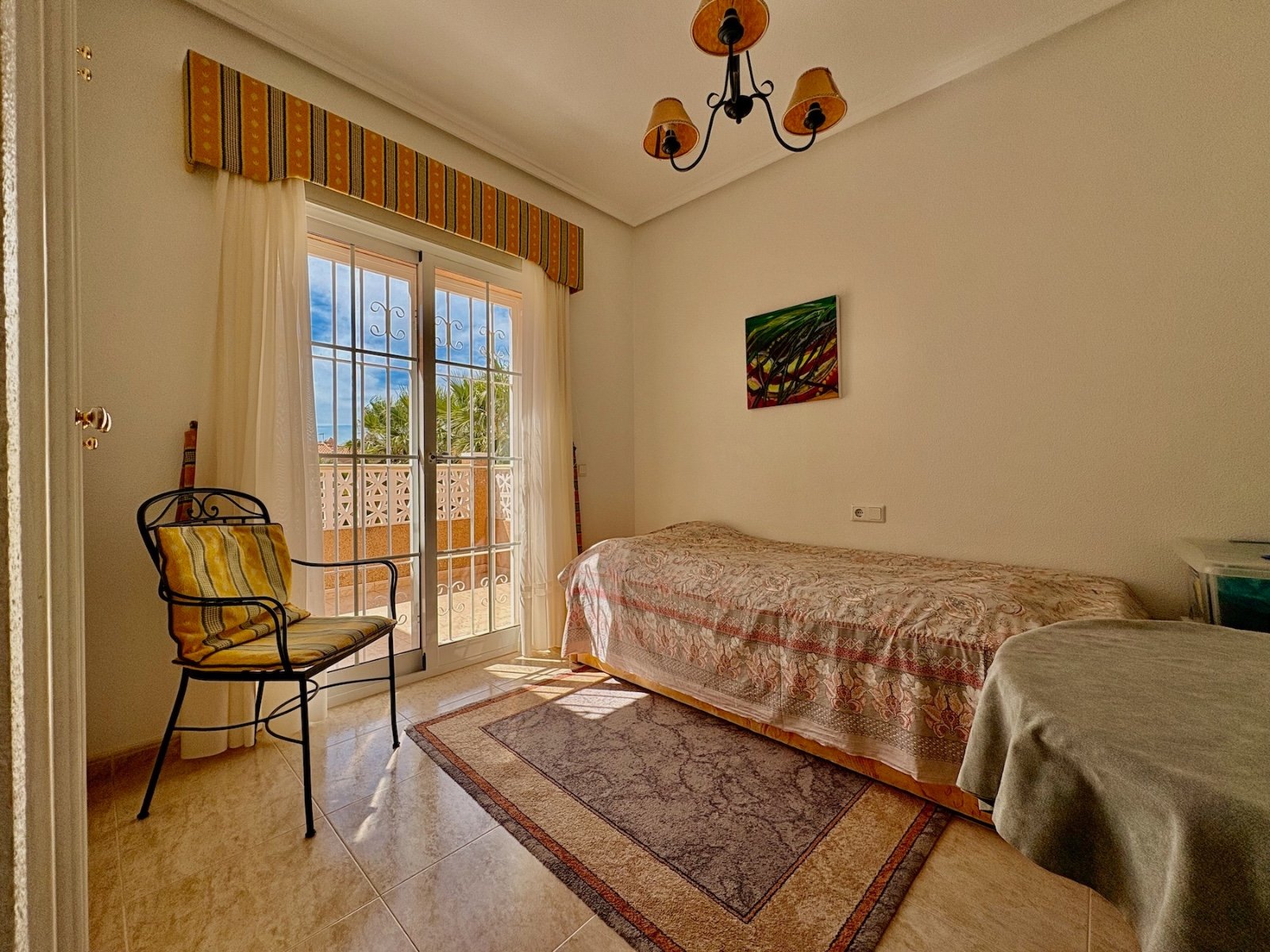 Endreihenhaus mit 3 Schlafzimmern, 2 Bädern, Klimaanlage und Gemeinschaftspool