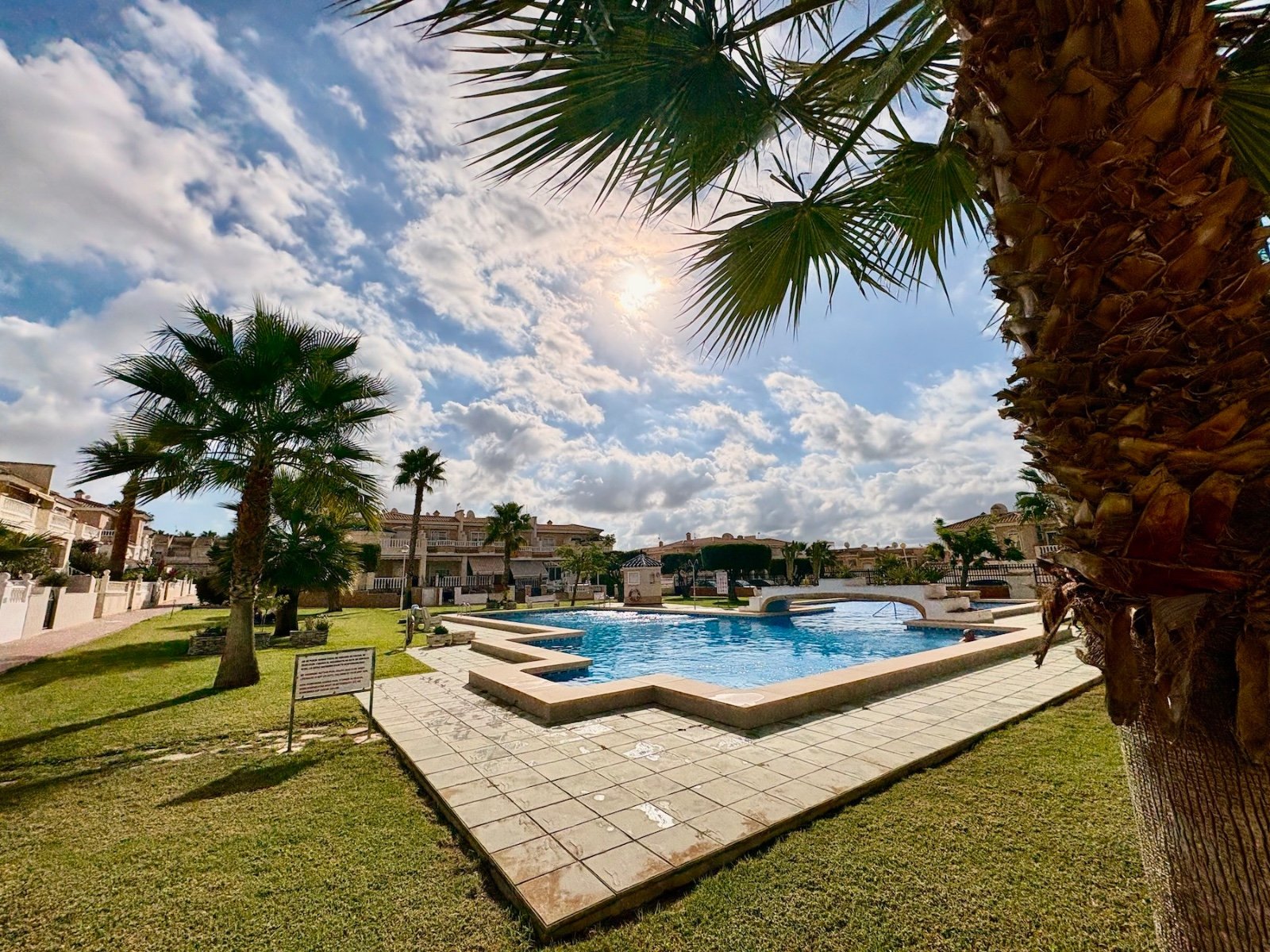 Endreihenhaus mit 3 Schlafzimmern, 2 Bädern, Klimaanlage und Gemeinschaftspool