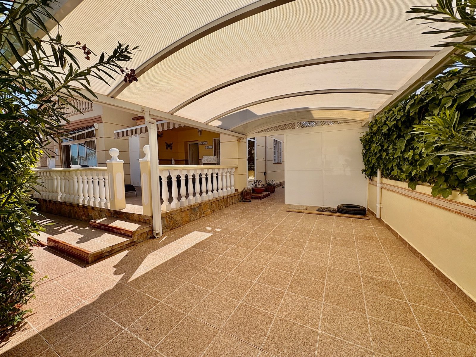 Endreihenhaus mit 3 Schlafzimmern, 2 Bädern, Klimaanlage und Gemeinschaftspool