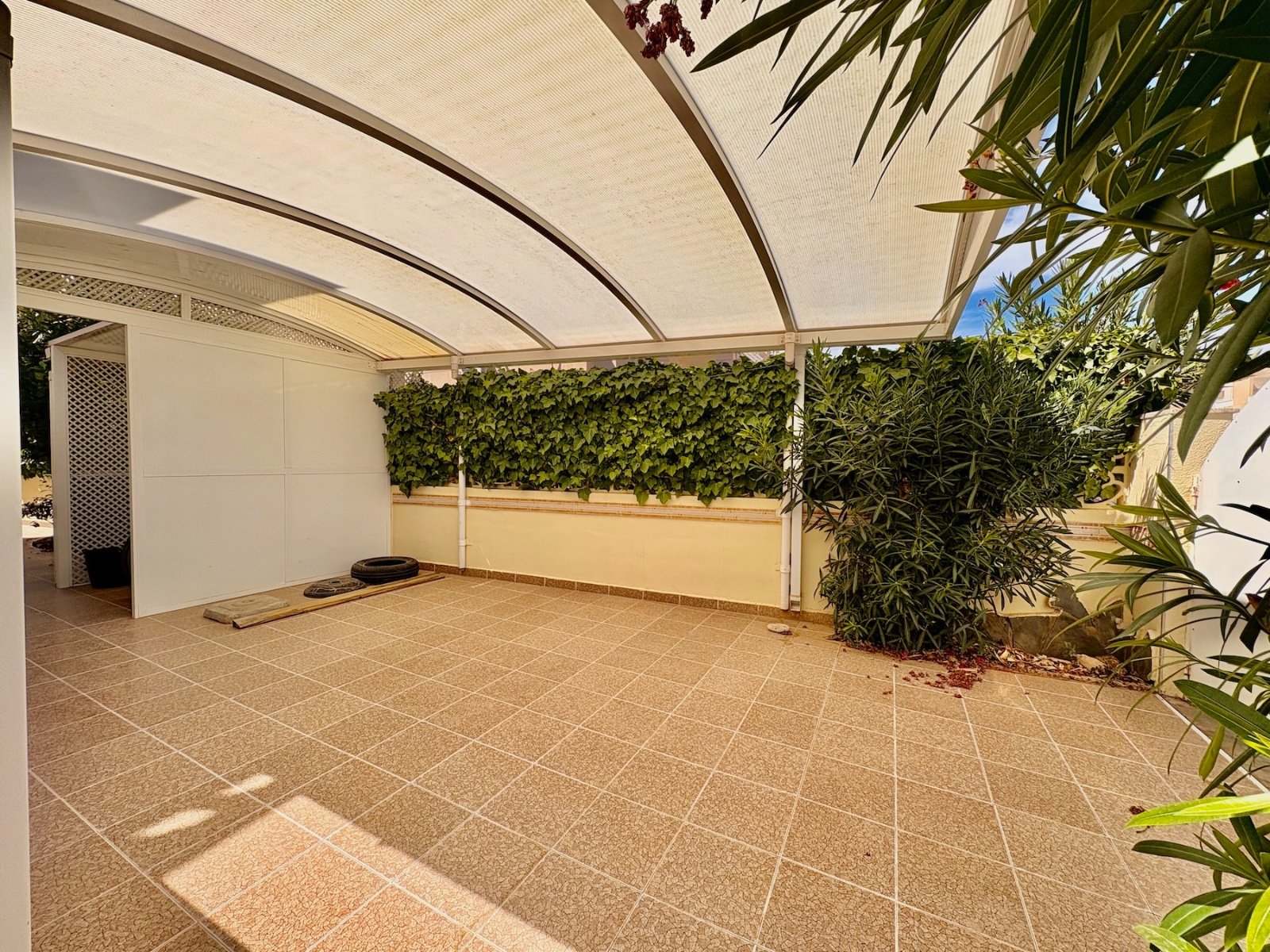 Endreihenhaus mit 3 Schlafzimmern, 2 Bädern, Klimaanlage und Gemeinschaftspool