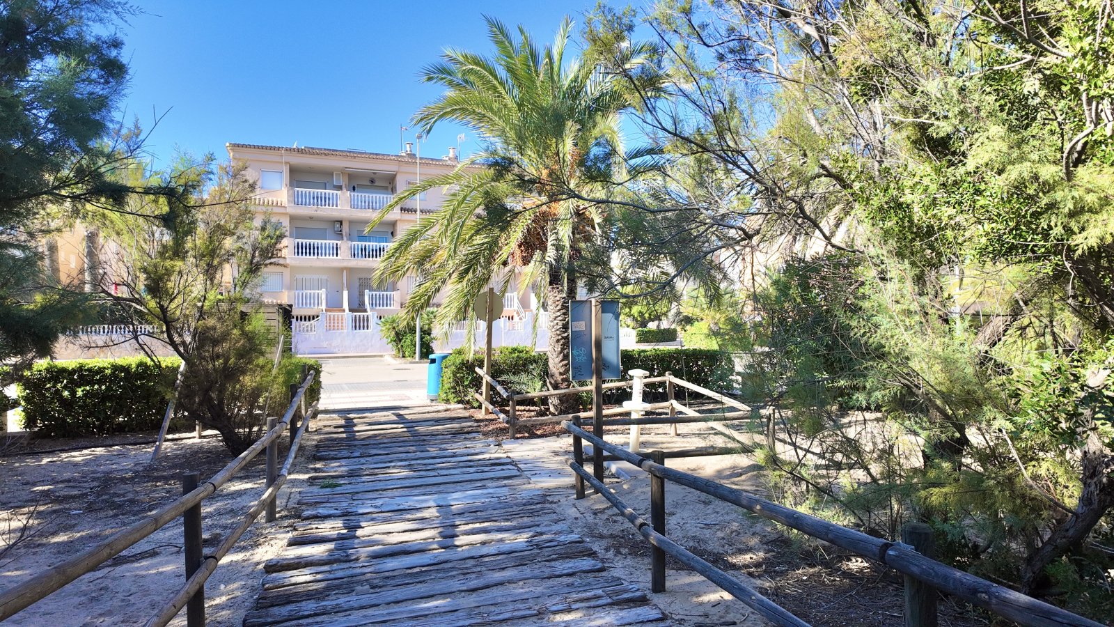 Tolles 3 Schlafzimmer Appartment in schöner Anlage direkt am Strand