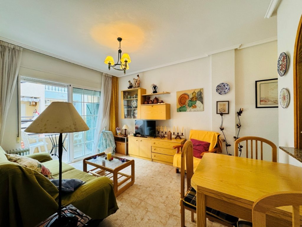 Wohnung mit 2 Schlafzimmern, 1 Bad, Gemeinschaftsdachterrasse und Gemeinschaftspool nur 200 m von Strand