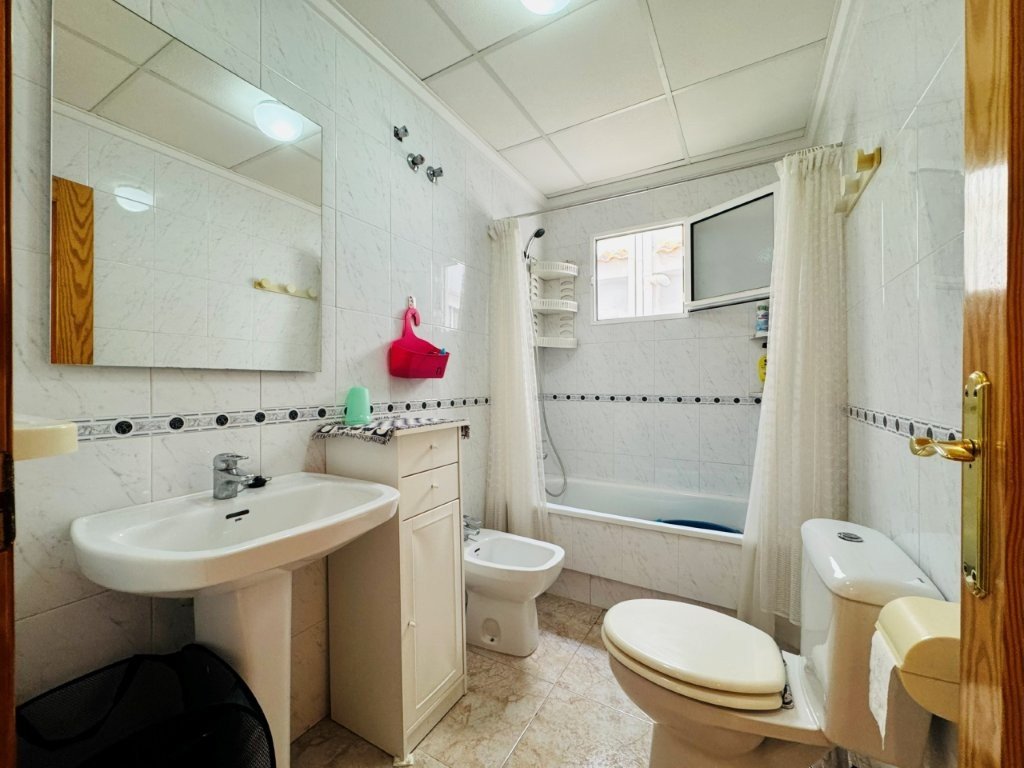 Wohnung mit 2 Schlafzimmern, 1 Bad, Gemeinschaftsdachterrasse und Gemeinschaftspool nur 200 m von Strand