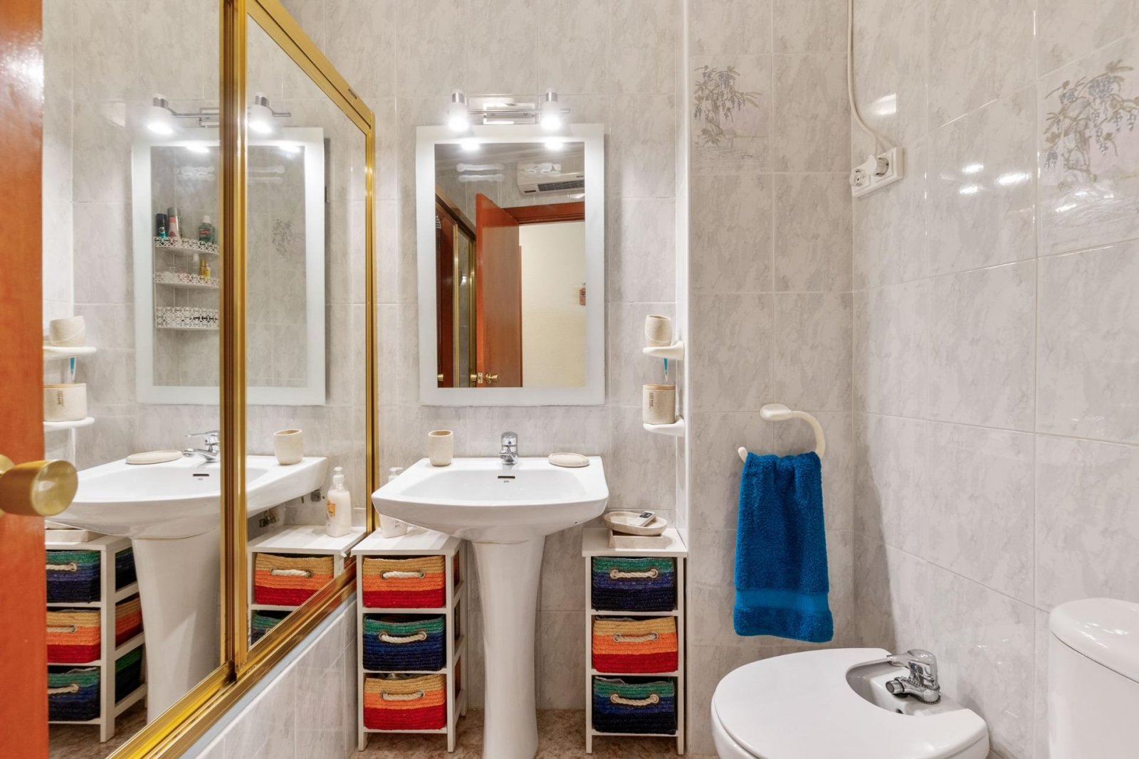 Appartement mit 3 Schlafzimmern, 2 Bädern und Tiefgaragenstellplatz nur 150 m vom Jachthafen und nur 400 m vom Strand