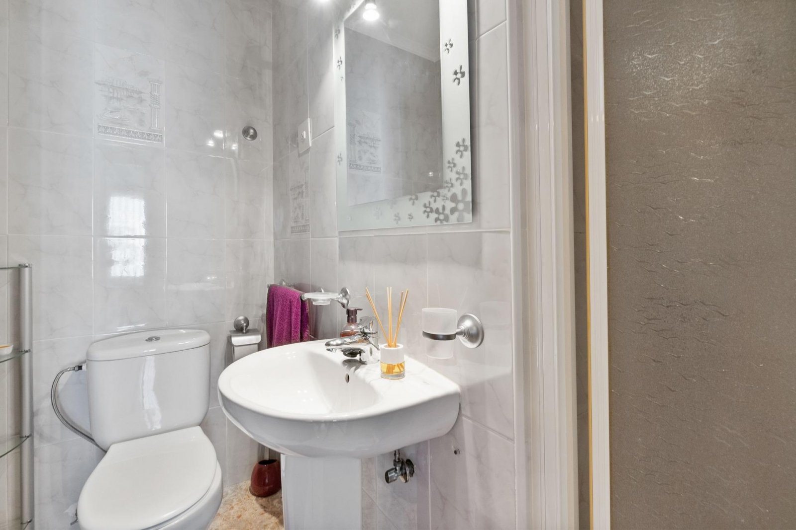 Appartement mit 3 Schlafzimmern, 2 Bädern und Tiefgaragenstellplatz nur 150 m vom Jachthafen und nur 400 m vom Strand