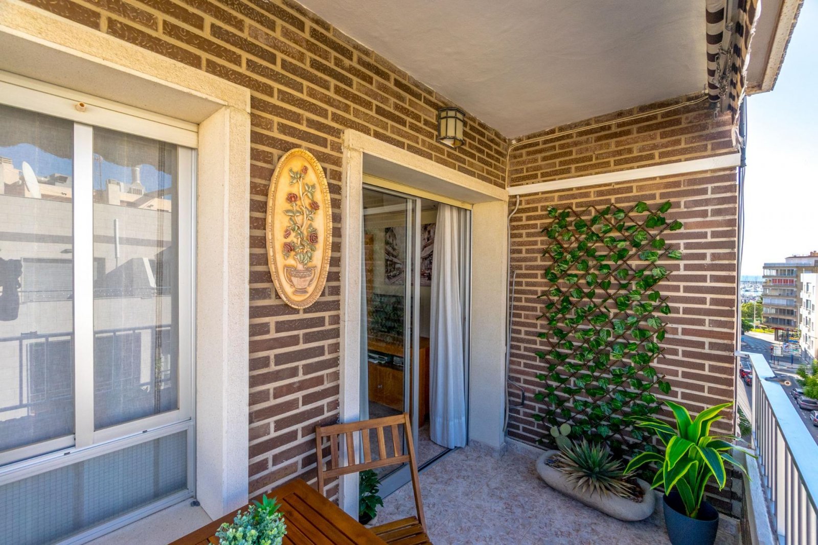 Appartement mit 3 Schlafzimmern, 2 Bädern und Tiefgaragenstellplatz nur 150 m vom Jachthafen und nur 400 m vom Strand