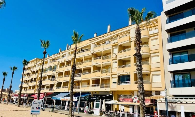 Appartement mit 3 Schlafzimmern und 2 Bädern in erster Linie am Strand von La Mata