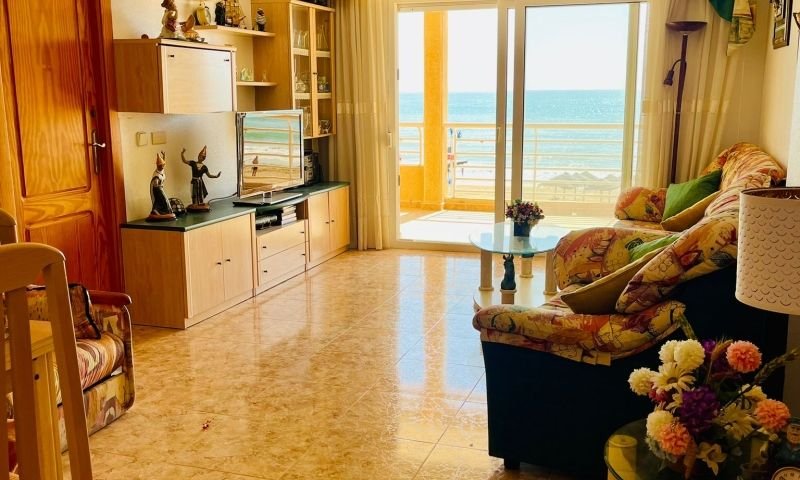 Appartement mit 3 Schlafzimmern und 2 Bädern in erster Linie am Strand von La Mata