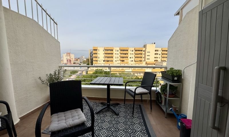 Komplett renovierte Penthouse-Wohnung mit Meerblick im Zentrum von Torrevieja