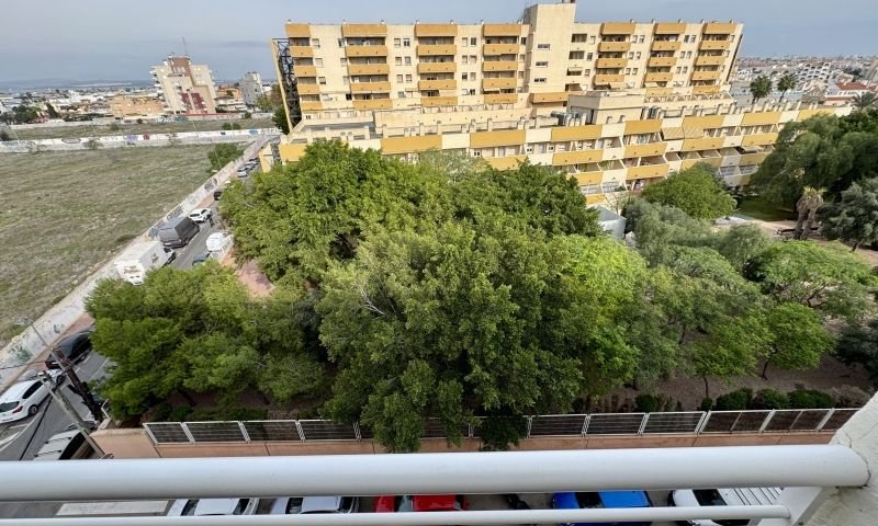 Komplett renovierte Penthouse-Wohnung mit Meerblick im Zentrum von Torrevieja