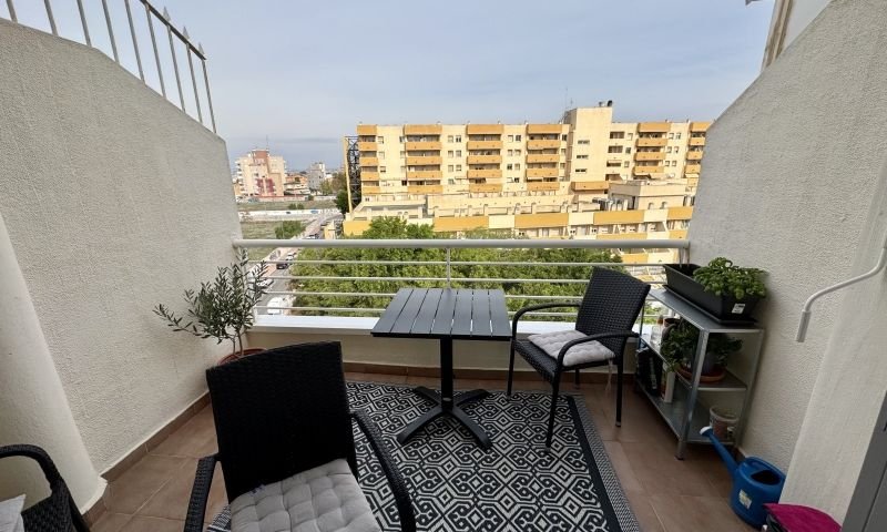 Komplett renovierte Penthouse-Wohnung mit Meerblick im Zentrum von Torrevieja