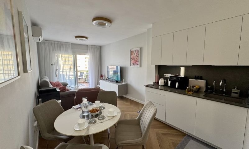 Komplett renovierte Penthouse-Wohnung mit Meerblick im Zentrum von Torrevieja