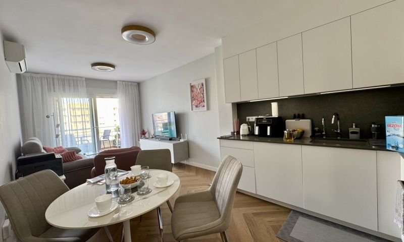 Komplett renovierte Penthouse-Wohnung mit Meerblick im Zentrum von Torrevieja
