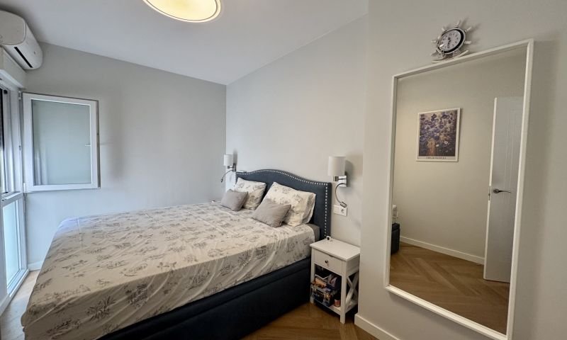 Komplett renovierte Penthouse-Wohnung mit Meerblick im Zentrum von Torrevieja