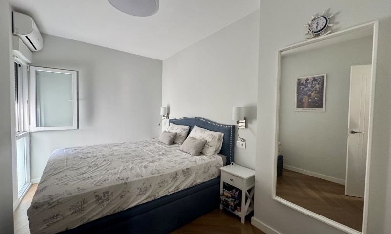 Komplett renovierte Penthouse-Wohnung mit Meerblick im Zentrum von Torrevieja