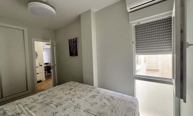 Komplett renovierte Penthouse-Wohnung mit Meerblick im Zentrum von Torrevieja