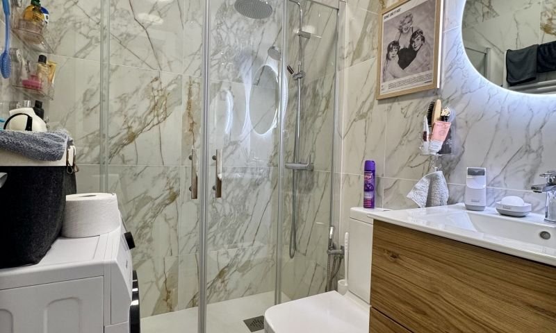 Komplett renovierte Penthouse-Wohnung mit Meerblick im Zentrum von Torrevieja