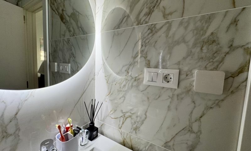 Komplett renovierte Penthouse-Wohnung mit Meerblick im Zentrum von Torrevieja