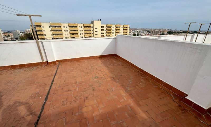 Komplett renovierte Penthouse-Wohnung mit Meerblick im Zentrum von Torrevieja