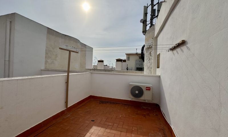 Komplett renovierte Penthouse-Wohnung mit Meerblick im Zentrum von Torrevieja