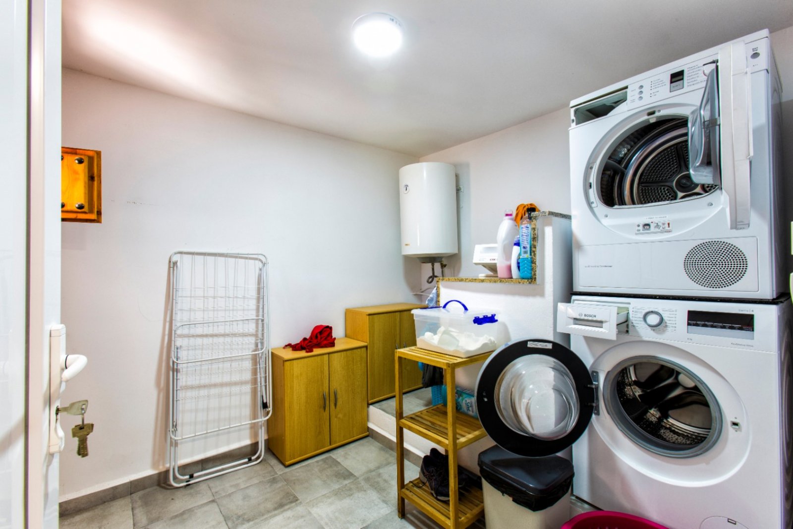 Geräumige Villa mit 5 Schlafzimmern, 3 Bädern, Gäste-WC und Privatpool