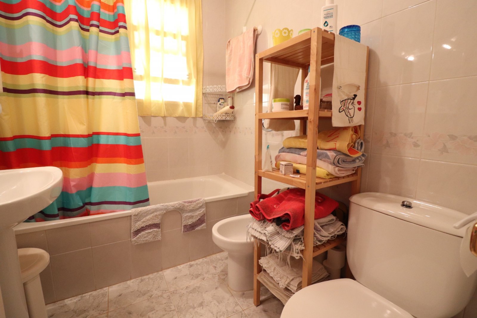 Obergeschoss-Wohnung mit 2 Schlafzimmern, 1 Bad, Dachterrasse und Gemeinschaftspool in Playa Flamenca