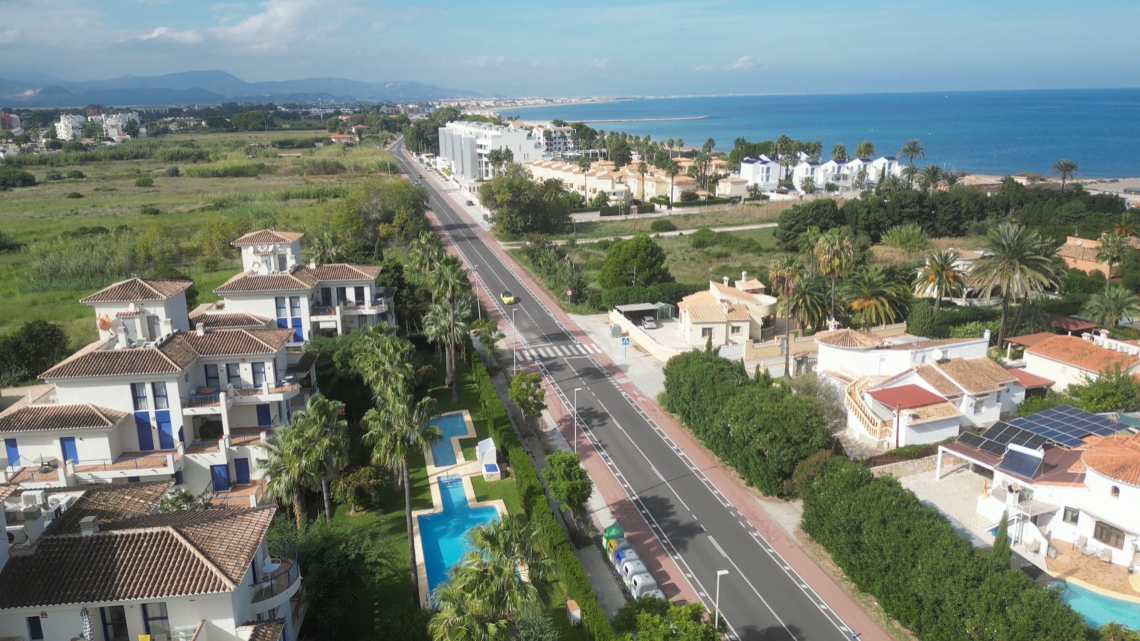 Exklusive Wohnung mit 2 Schlafzimmern und 2 Bädern in wunderschöner Wohnanlage nur 200 m vom Strand