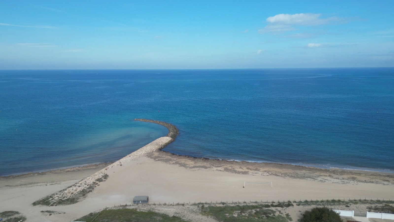 Exklusive Wohnung mit 2 Schlafzimmern und 2 Bädern in wunderschöner Wohnanlage nur 200 m vom Strand