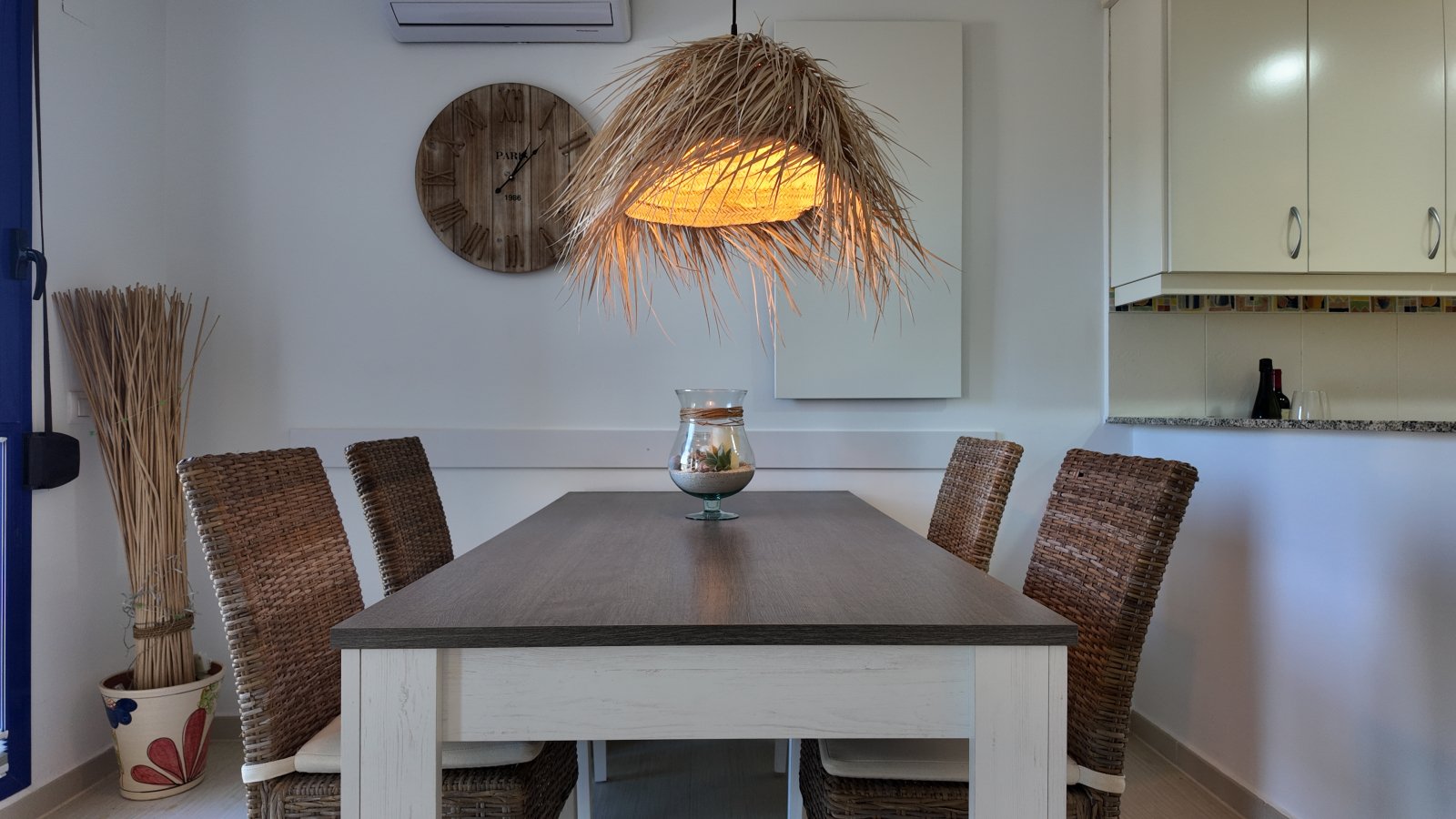 Exklusive Wohnung mit 2 Schlafzimmern und 2 Bädern in wunderschöner Wohnanlage nur 200 m vom Strand