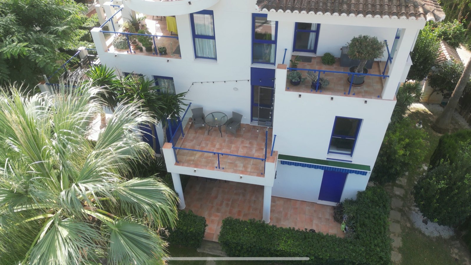 Exklusive Wohnung mit 2 Schlafzimmern und 2 Bädern in wunderschöner Wohnanlage nur 200 m vom Strand