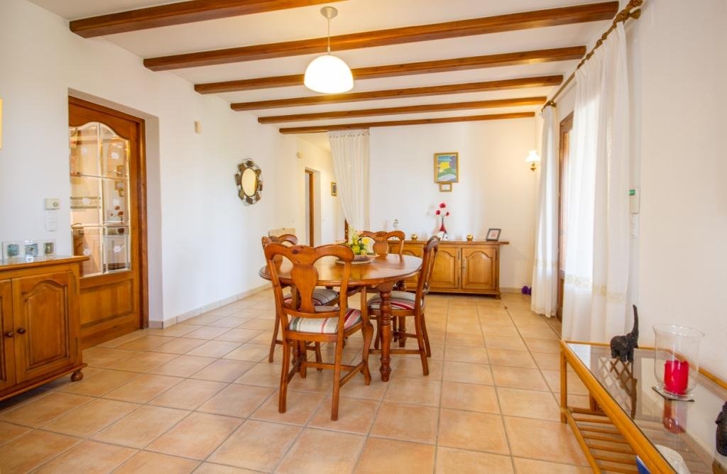 Villa mit 3 Schlafzimmern, 2 Bädern und Privatpool ganz in der Nähe der Ortschaft Orba