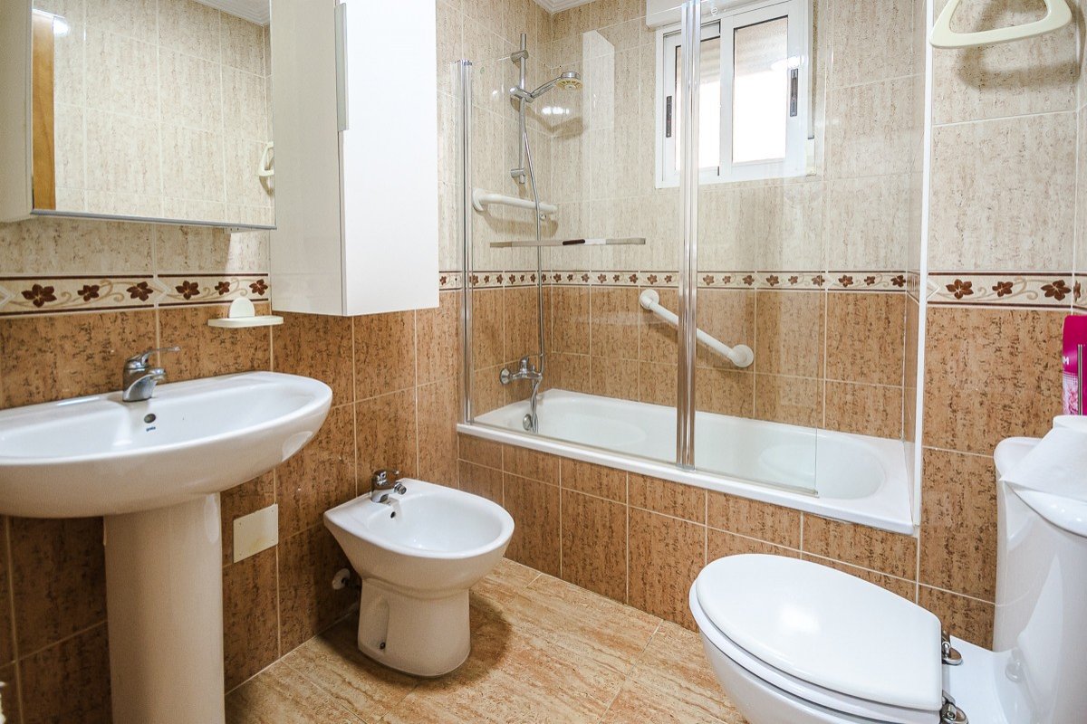 Appartement mit 2 Schlafzimmern, 1 Bad, Tiefgaragenstellplatz und Gemeinschaftspool