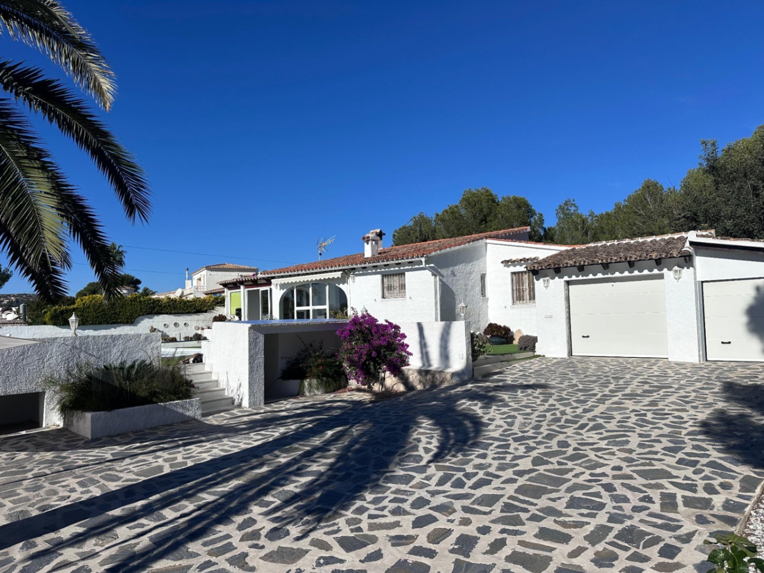 Eingeschossige Villa mit 3 Schlafzimmern, 1 Bad, 1 Gäste-WC, Meerblick und Privatpool in La Sabatera