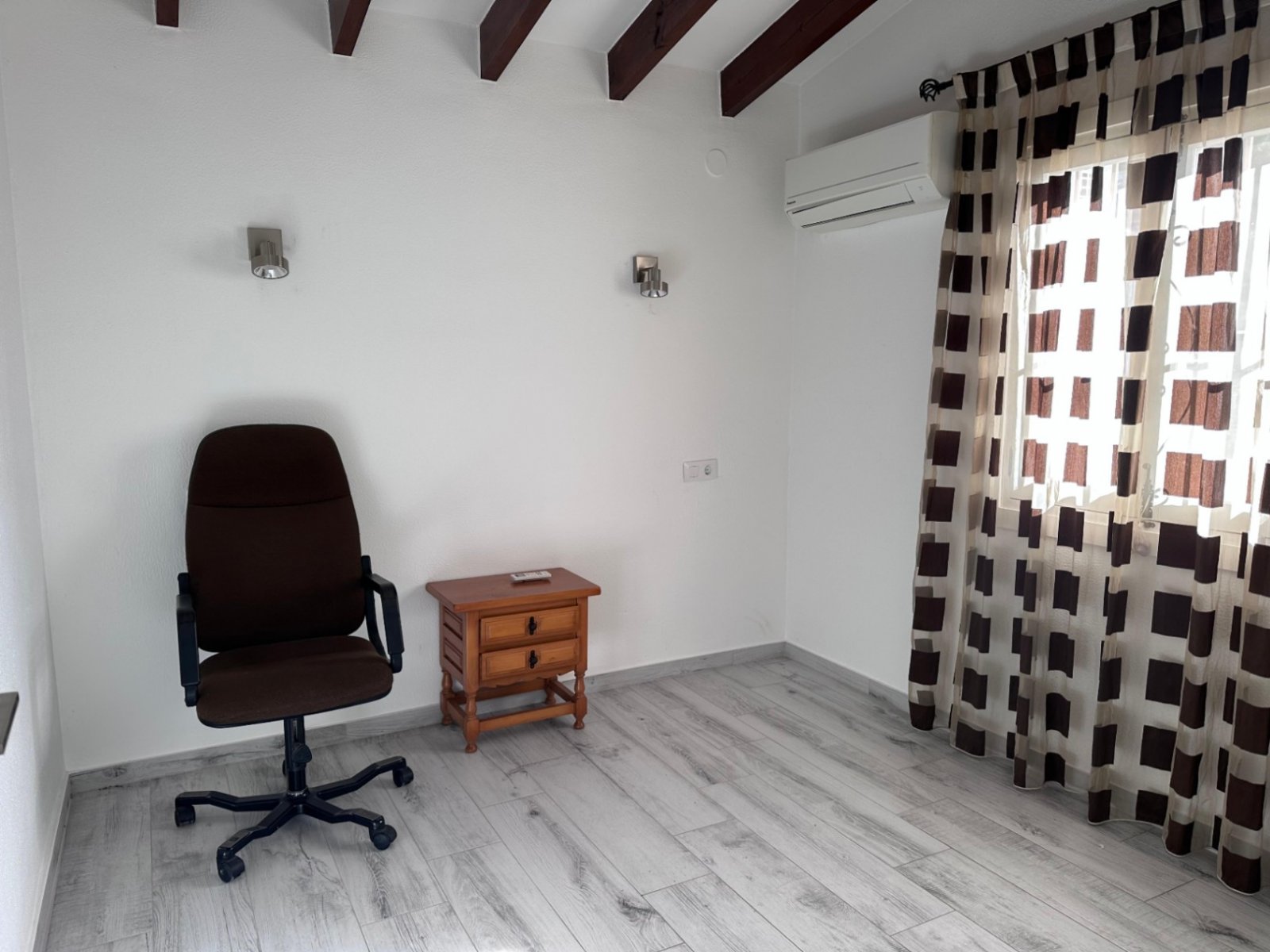 Eingeschossige Villa mit 3 Schlafzimmern, 1 Bad, 1 Gäste-WC, Meerblick und Privatpool in La Sabatera