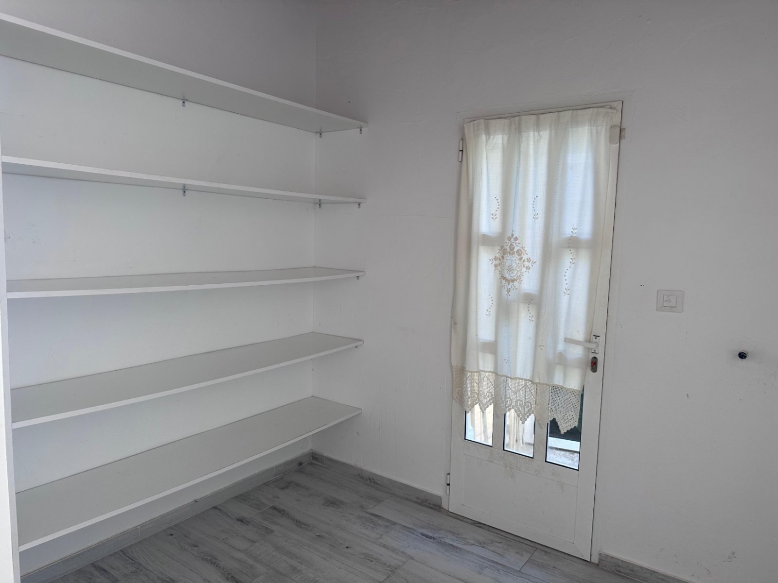 Eingeschossige Villa mit 3 Schlafzimmern, 1 Bad, 1 Gäste-WC, Meerblick und Privatpool in La Sabatera