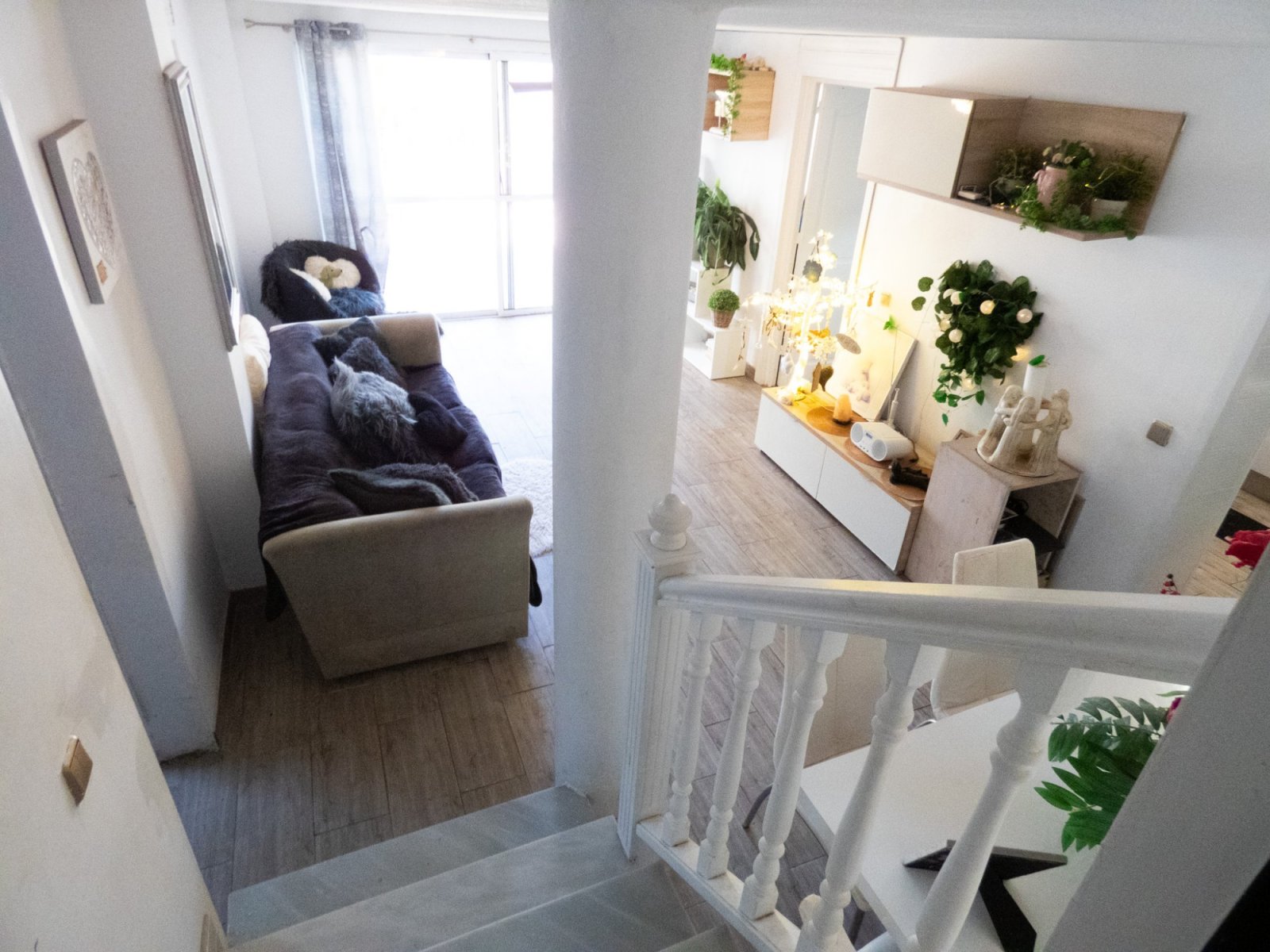 Villa mit 4 Schlafzimmern, 3 Bädern, Dachterrasse, Privatpool und schönem Ausblick