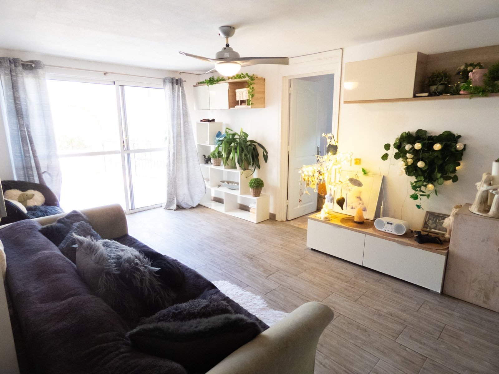 Villa mit 4 Schlafzimmern, 3 Bädern, Dachterrasse, Privatpool und schönem Ausblick