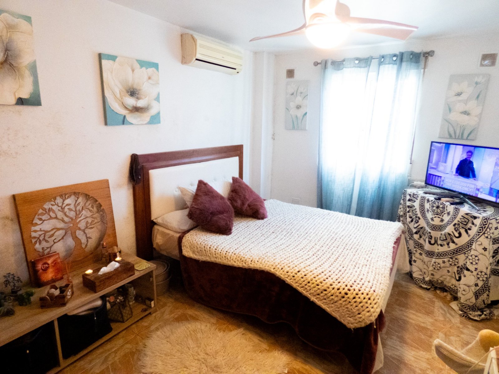 Villa mit 4 Schlafzimmern, 3 Bädern, Dachterrasse, Privatpool und schönem Ausblick