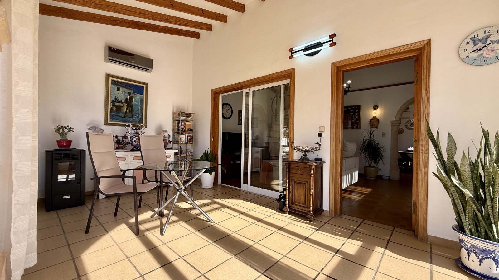 Villa mit 3 Schlafzimmern und 3 Bädern nur 400 Meter vom Strand Les Deveses entfernt