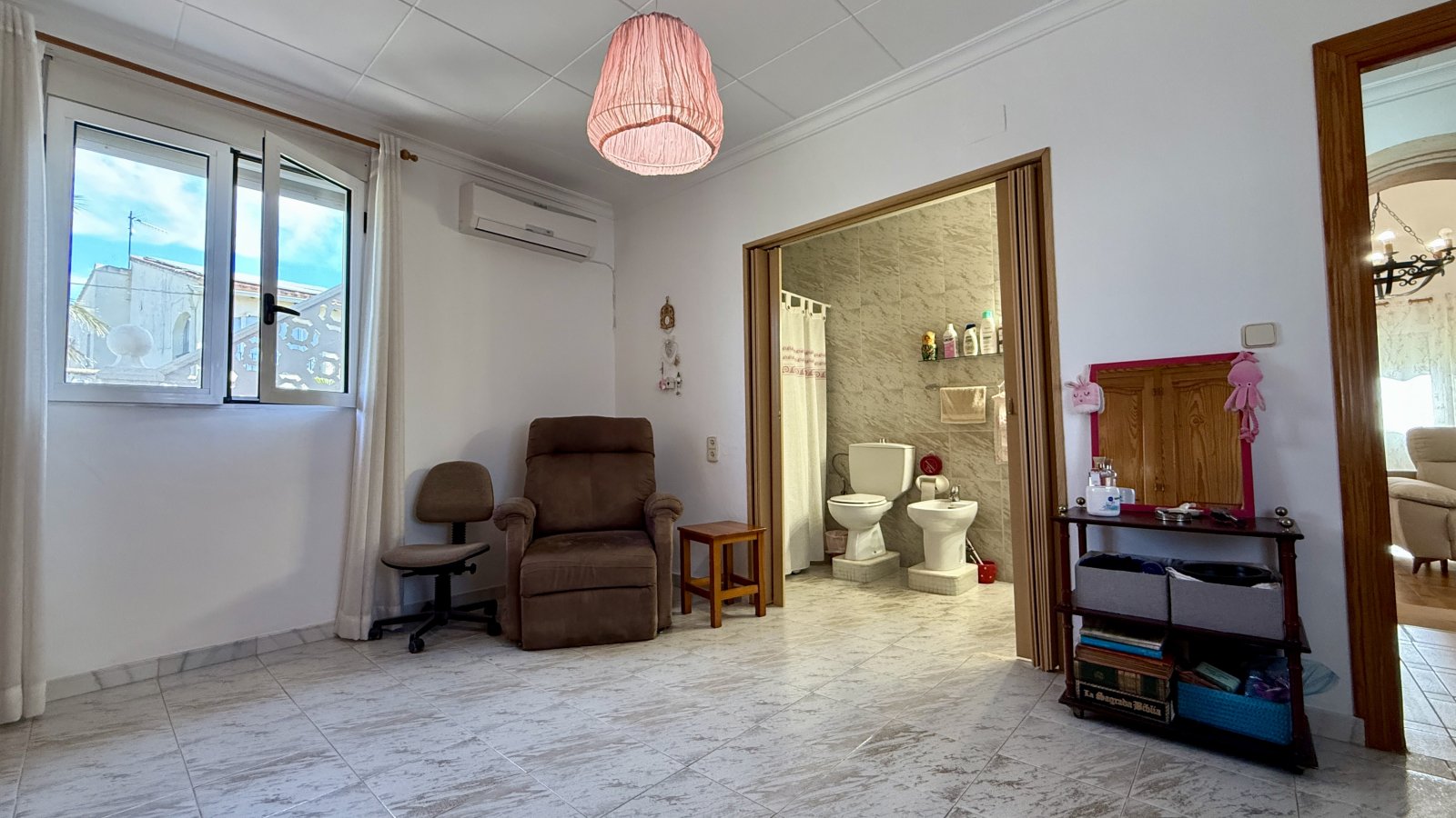 Villa mit 3 Schlafzimmern und 3 Bädern nur 400 Meter vom Strand Les Deveses entfernt