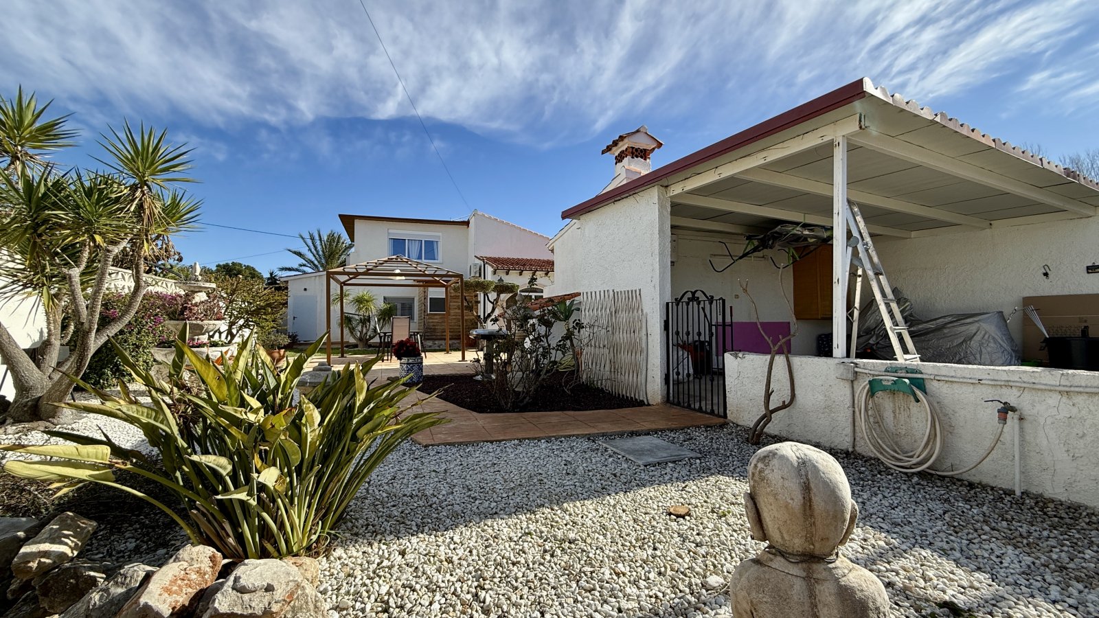 Villa mit 3 Schlafzimmern und 3 Bädern nur 400 Meter vom Strand Les Deveses entfernt