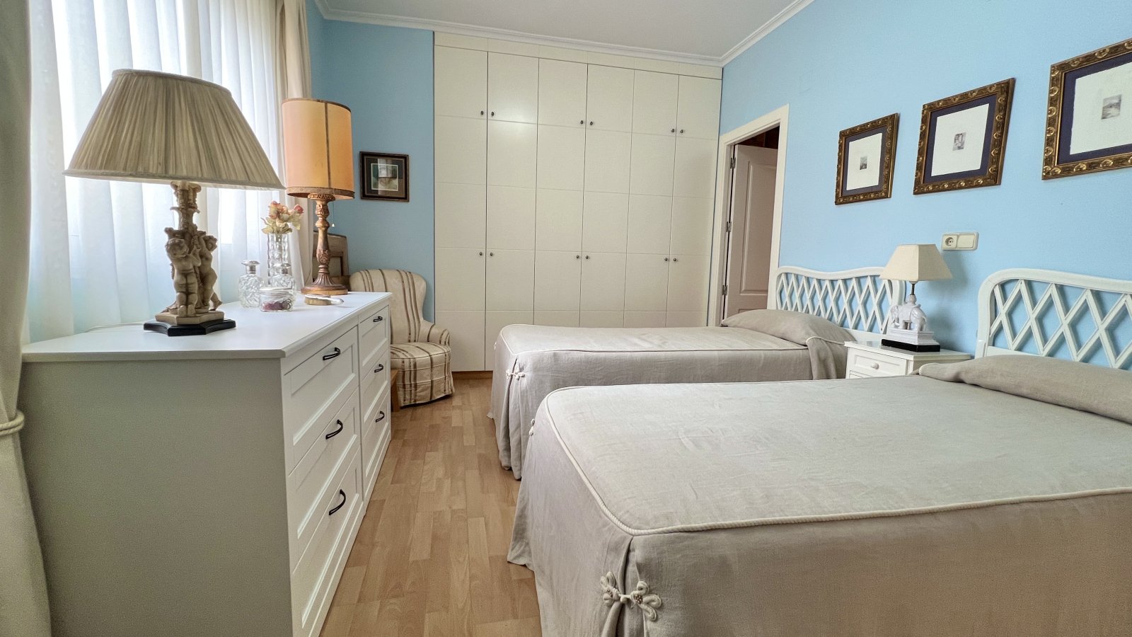 Exklusives Duplex-Penthouse mit 4 Schlafzimmern und privatem Pool auf der Dachterrasse