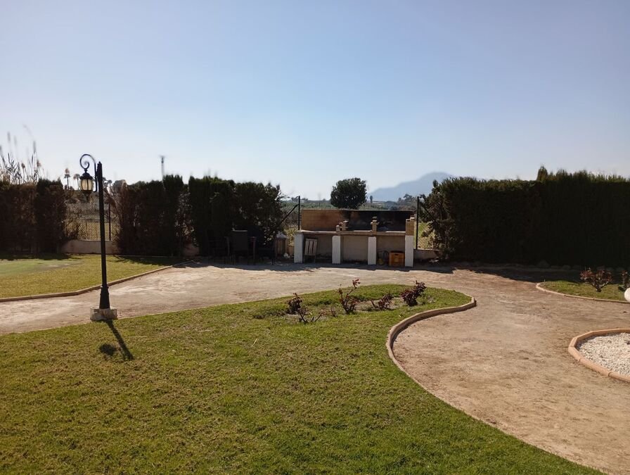 Reihenhaus mit 2 Schlafzimmern, 1 Bad, Gäste-WC, Dachterrasse und Gemeinschaftspool